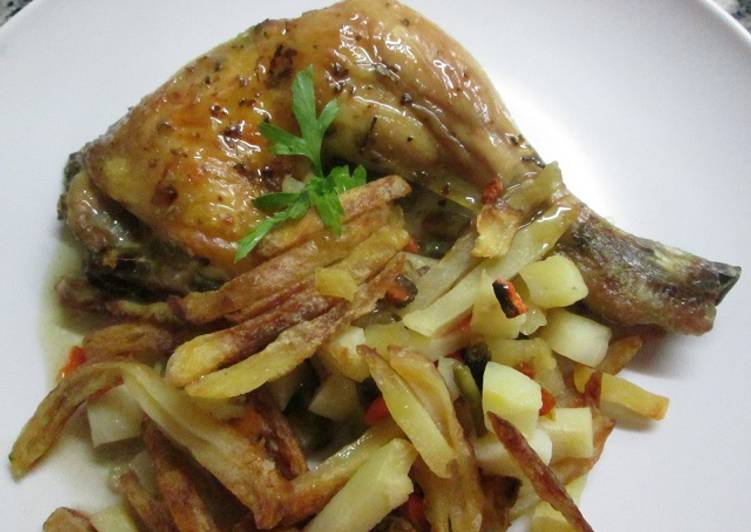 Pollo maxi sabor cheddar con guarnición combinada