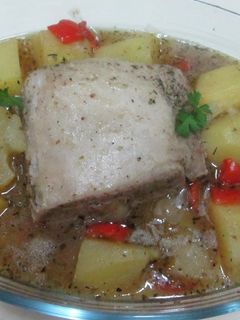 Una foto de Lomo de cerdo y patatas con cerveza