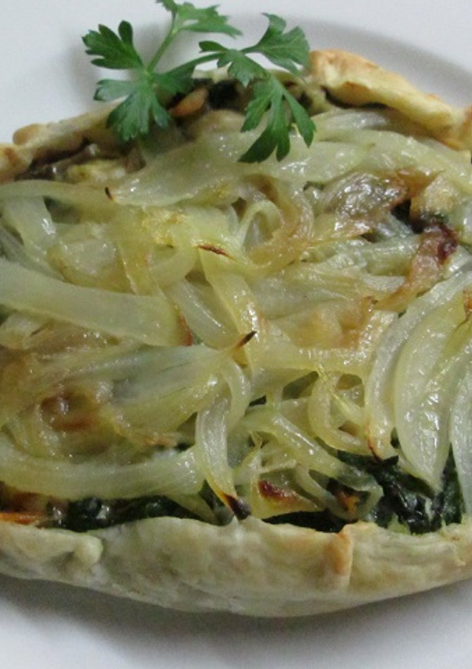 Foto principal de Tarta mini de acelga con champiñones al ajo y cebollita dorada para cogelar