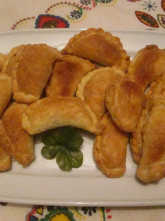 Foto principal de Empanadas de pollo con huevos y aceitunas