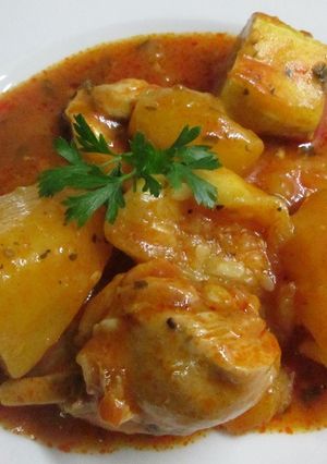 Una foto de Pollo con patatas y calabacines a la cacerola