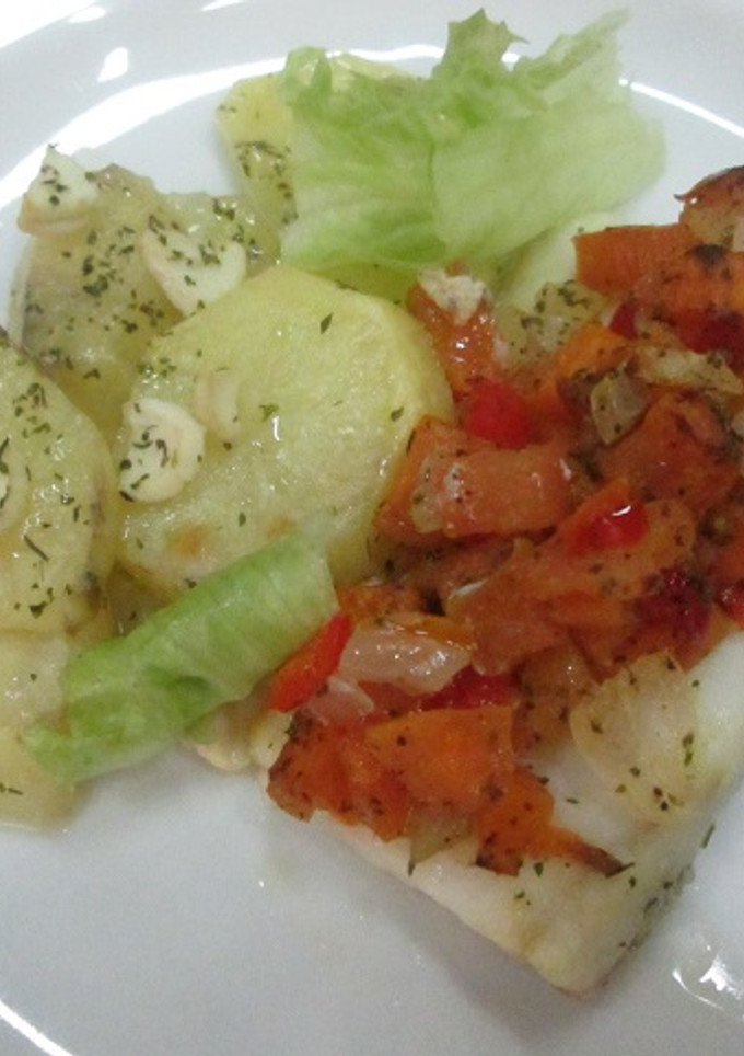 Una foto de Bacalao batatero y papas con ajos aliñados