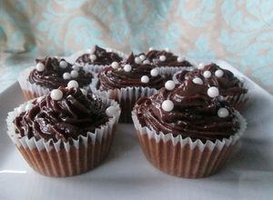 Foto principal de Magdalenas al microondas con ganache falso