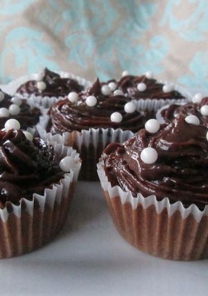 Una foto de Magdalenas al microondas con ganache falso