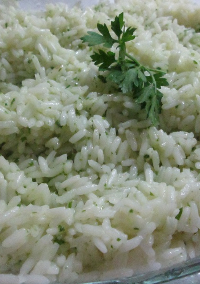 Una foto de Arroz con salsa verde