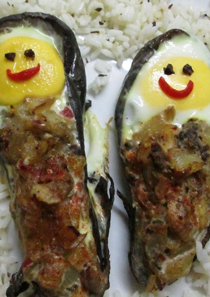 Una foto de Berenjena rellena de huevo (monjitas simpáticas)