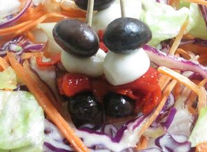 Foto principal de Ensalada con pinchos rápidos
