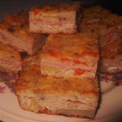 Una foto de Torta de arroz rellena de jamón y queso