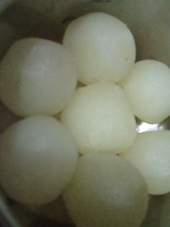 सफेद रसगुल्ला (safed rasgulla recipe in Hindi) रेसिपी मुख्य फोटो