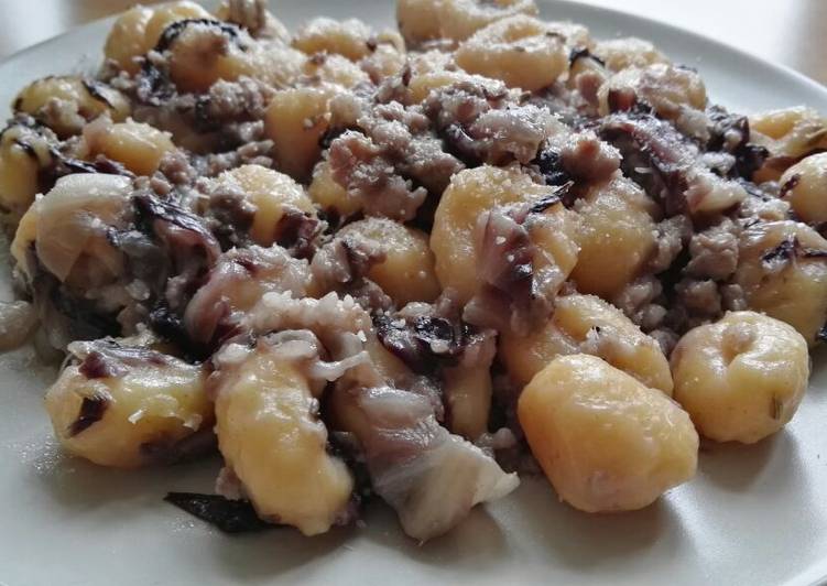 Steps to Prepare Favorite Gnocchi radicchio e salsiccia