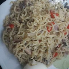 A picture of Indomie breakfast.
