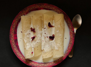 A picture of Kheer Dudh Patishapta.
