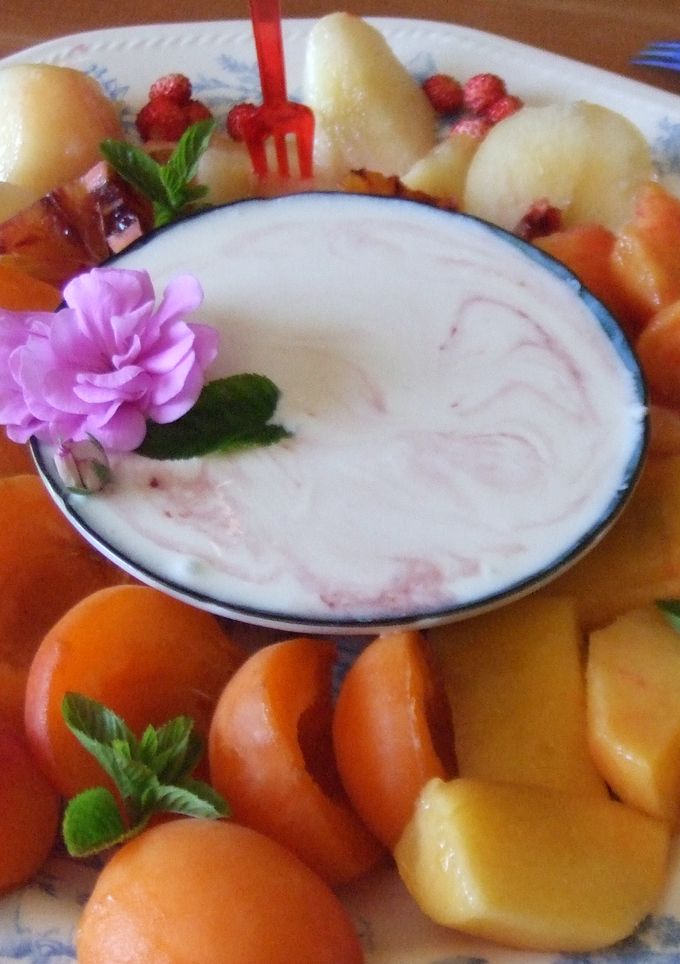 Una foto de Fondue fría de frutas y salsa de ricota 