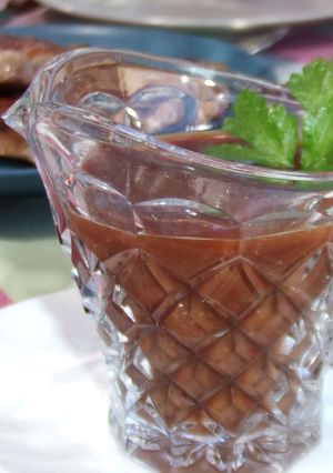 Una foto de Salsa de arándanos azules y vino tinto