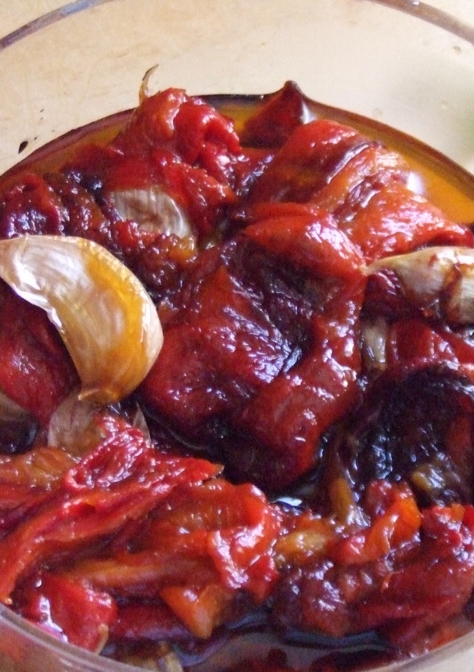 Una foto de Pimientos morrones confitados