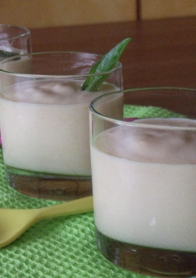 Una foto de Chupitos de crema de garbanzos para aperitivo