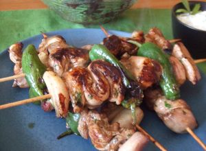 Una foto de Brochetas de pollo al coñac con escalonias y pimientos de Couto