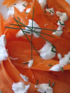 Una foto de Zanahorias con salsa de semillas de mostaza