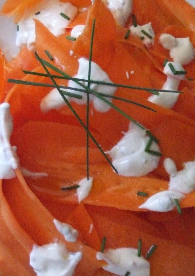 Una foto de Zanahorias con salsa de semillas de mostaza