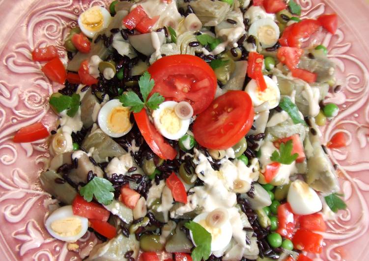 Arroz negro con hortalizas y salsa de tahini