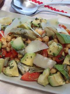 Una foto de Ensalada de garbanzos distinta