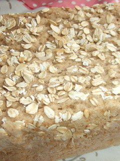 Una foto de Pan integral de trigo y avena