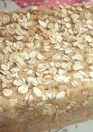Una foto de Pan integral de trigo y avena