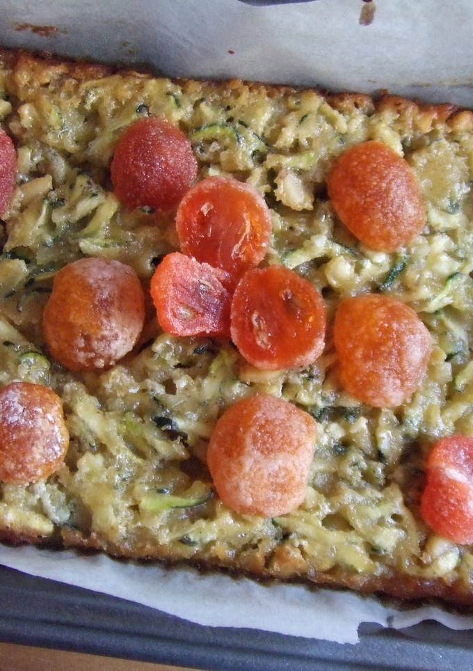 Una foto de Budín de calabacín con frutos secos y naranjitas chinas