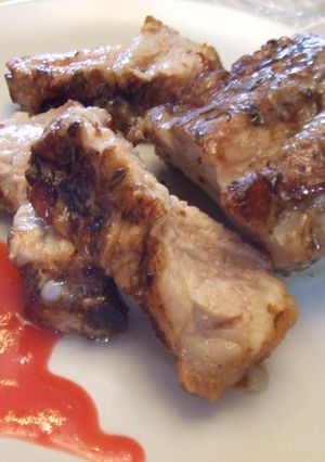Una foto de Asado de costillas de cerdo con salsa 