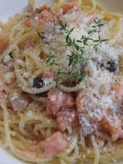 Foto principal de Spaghetti con salmón ahumado y alcaparras