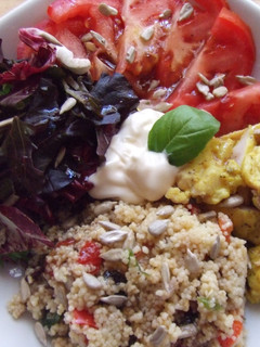 Una foto de Ensalada de cus-cus con pollo al curry