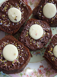 Una foto de Pastelitos de chocolate rellenos de frambuesa