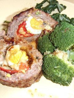Una foto de Rollo de carnes picadas relleno y horneado