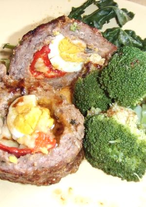 Una foto de Rollo de carnes picadas relleno y horneado