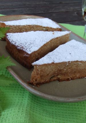 Una foto de Pastel integral de coco y pistachos