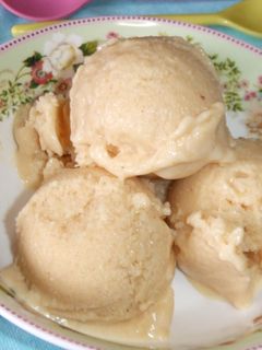 Una foto de Helado rápido de melocotón y paraguayos de dieta