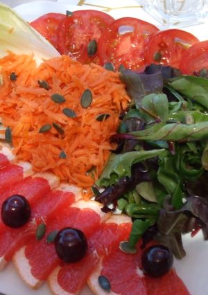 Una foto de Ensalada colorida para verano
