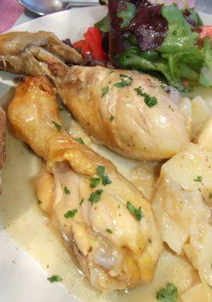 Una foto de Muslitos de pollo al vino
