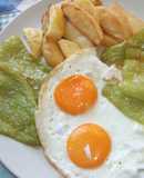Patatas, huevos y pimientos