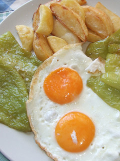 Una foto de Patatas, huevos y pimientos
