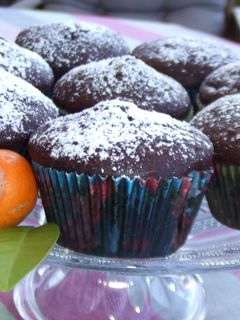 Una foto de Bollitos de chocolate con peras frescas