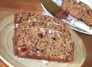 Foto principal de Cake de canela, frutos secos y semillas de sésamo negro