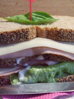 Foto principal de Sándwich triple para desayuno