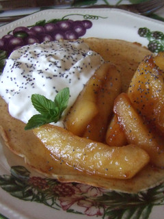 Una foto de Crêpes de manzana carameliza al ron