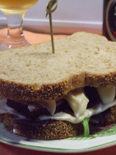 Una foto de Súper sándwich combinado