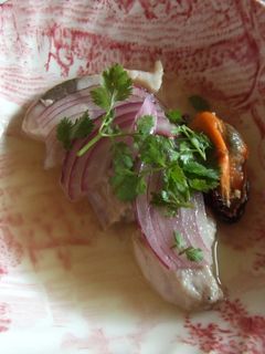 Una foto de Aperitivo de ceviche de jurel y mejillón