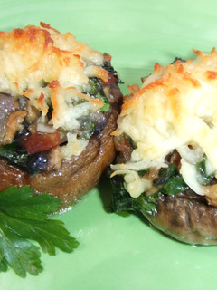 Una foto de Champiñones rellenos con espinacas y jamón ibérico