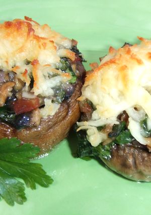 Una foto de Champiñones rellenos con espinacas y jamón ibérico