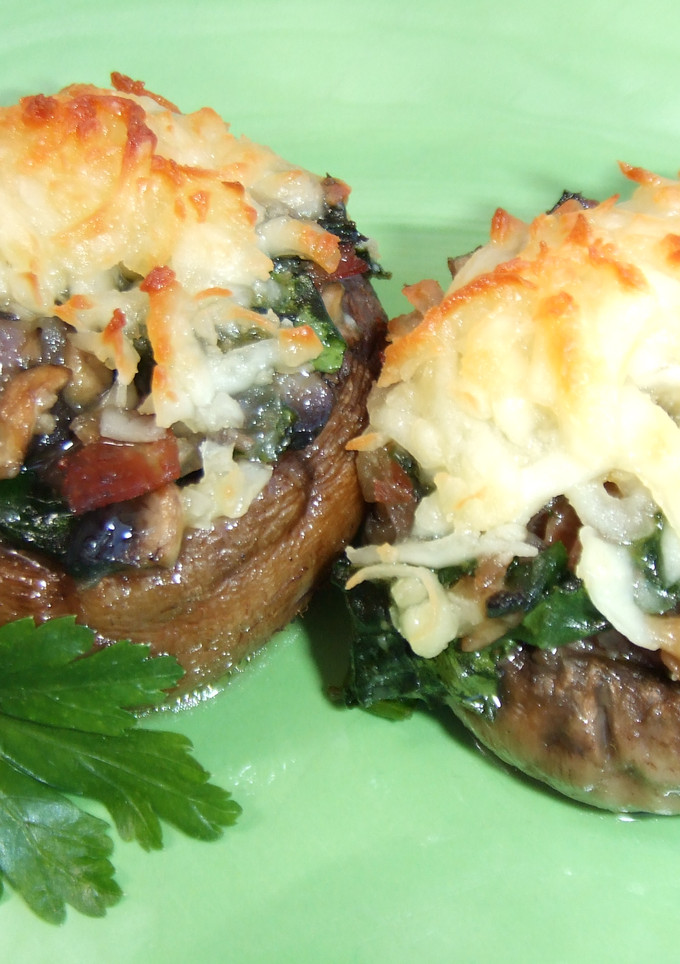 Una foto de Champiñones rellenos con espinacas y jamón ibérico