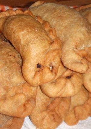 Una foto de Empanadas criollas fritas auténticas de Doña Petrona